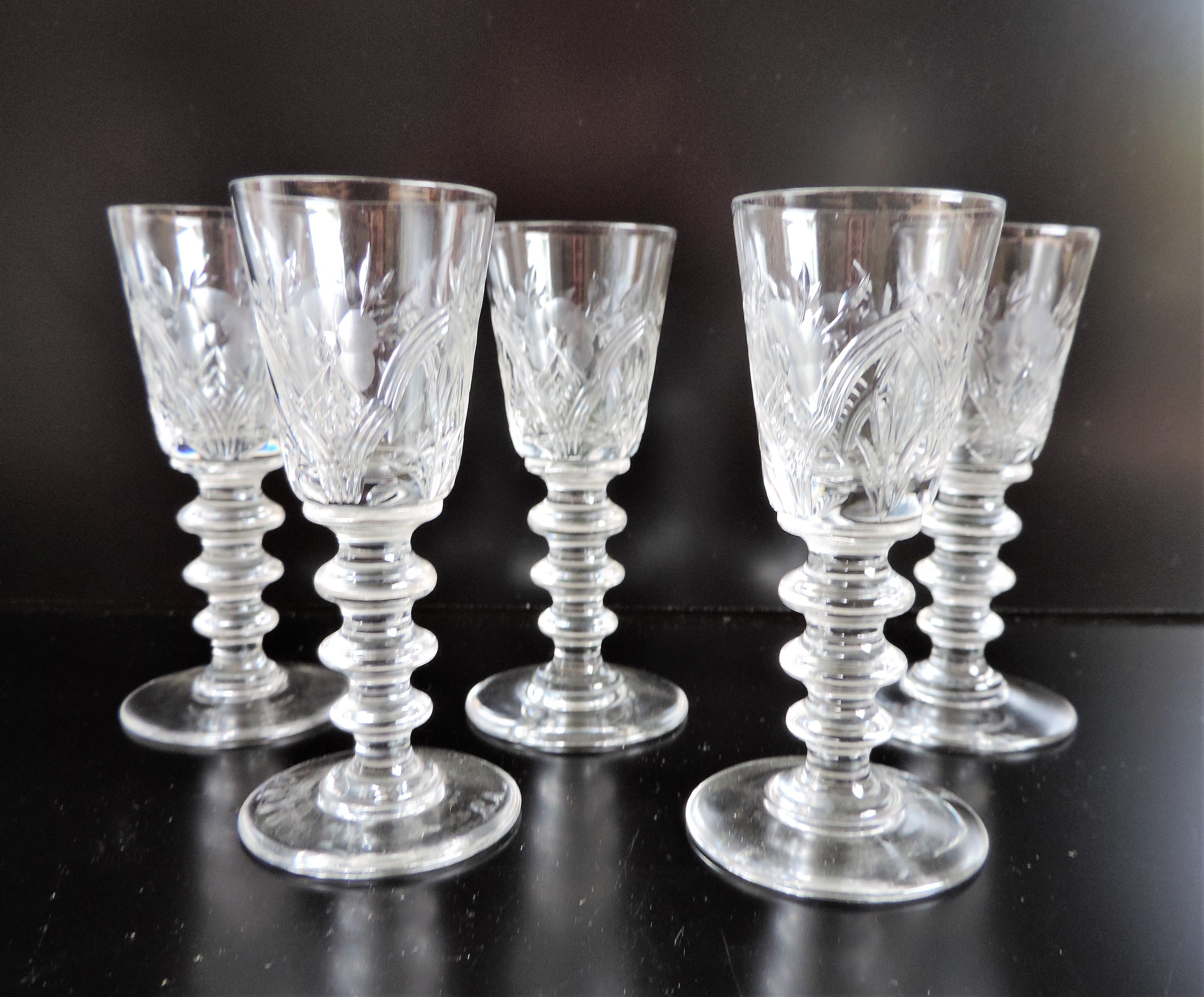 Set 5 Antique Edwardian Etched Sherry/Port/Liqueur Glasses. A beautiful set of 5 Edwardian glasses - Image 6 of 6