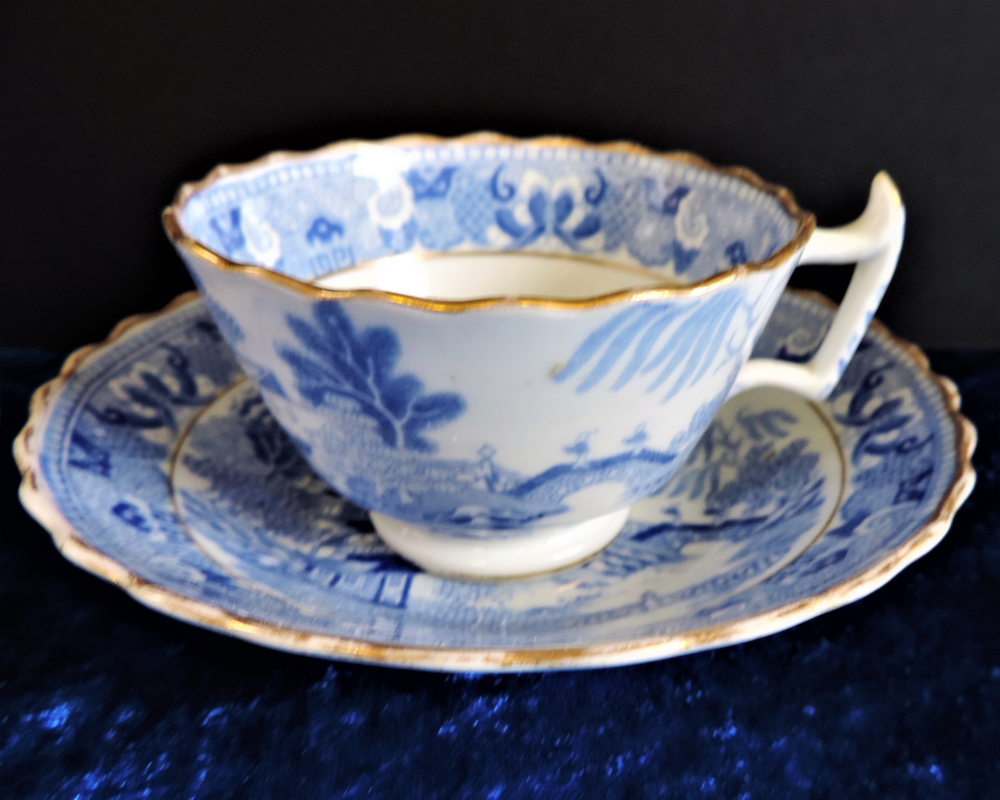 Antique Blue & White Chinoiserie Tea Cup and Saucer. Circa 1820 Brosley Pattern Tea Cup and Saucer - - Bild 2 aus 6