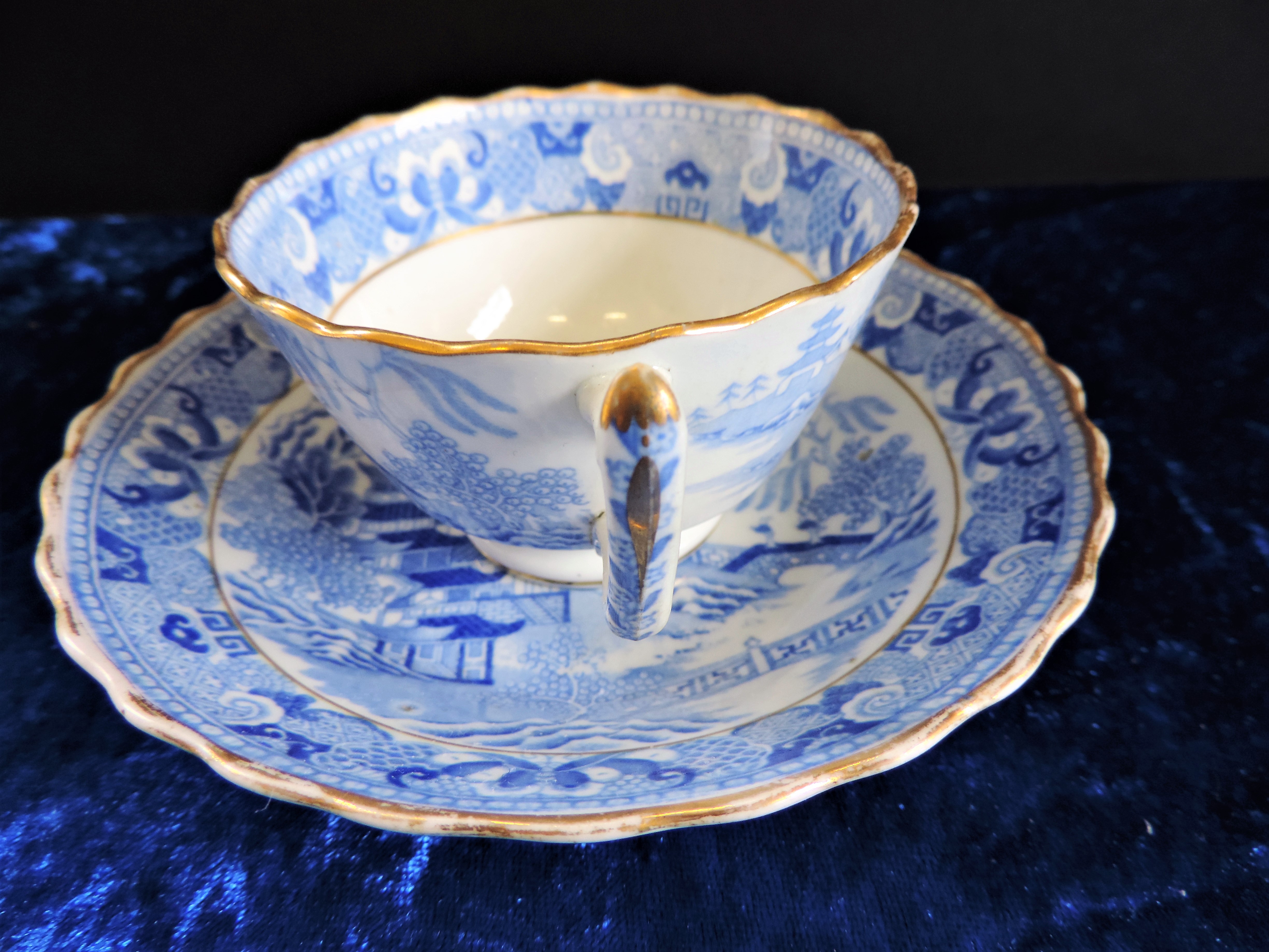 Antique Blue & White Chinoiserie Tea Cup and Saucer. Circa 1820 Brosley Pattern Tea Cup and Saucer - - Bild 6 aus 6