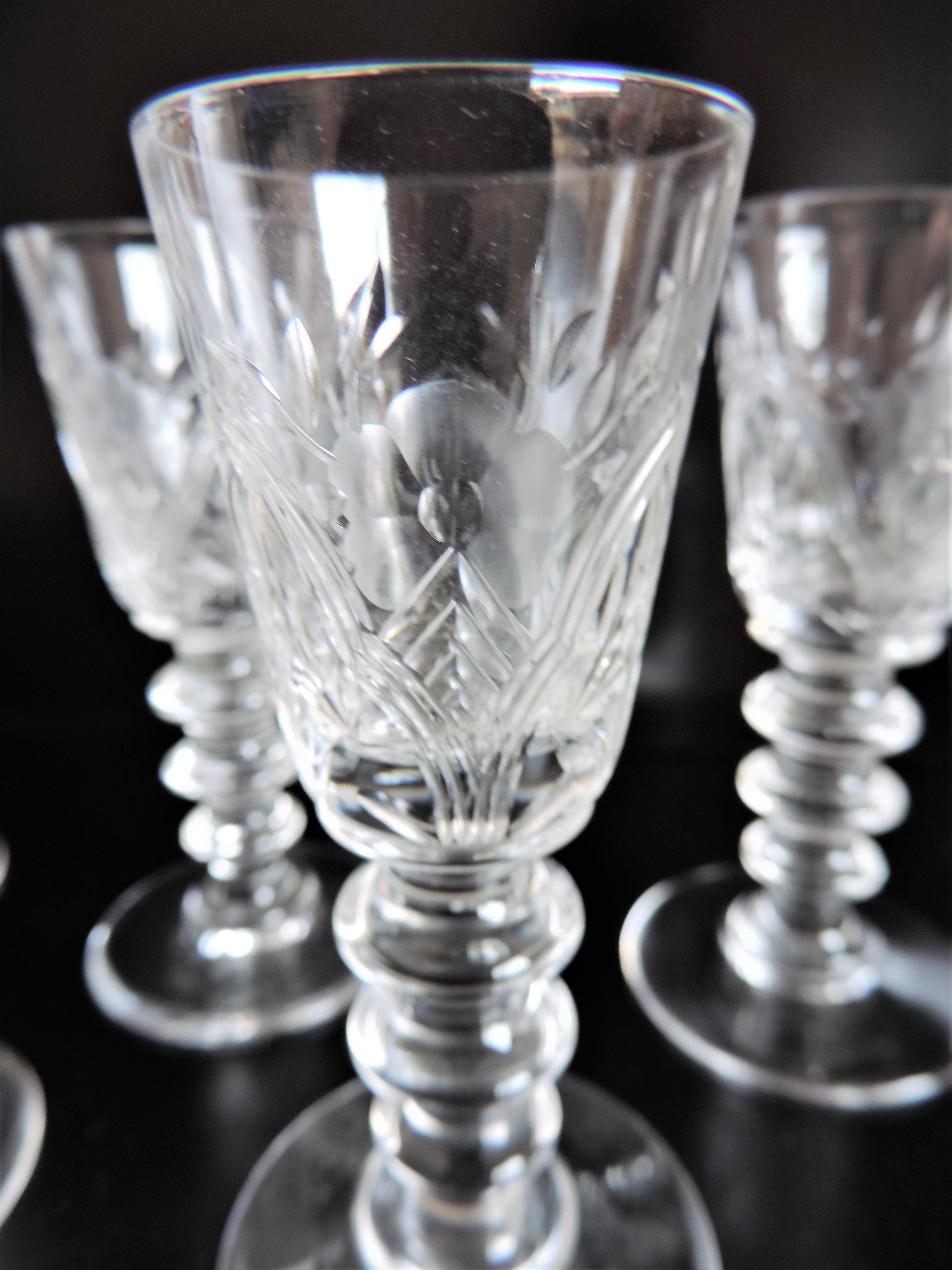 Set 5 Antique Edwardian Etched Sherry/Port/Liqueur Glasses. A beautiful set of 5 Edwardian glasses - Image 4 of 6