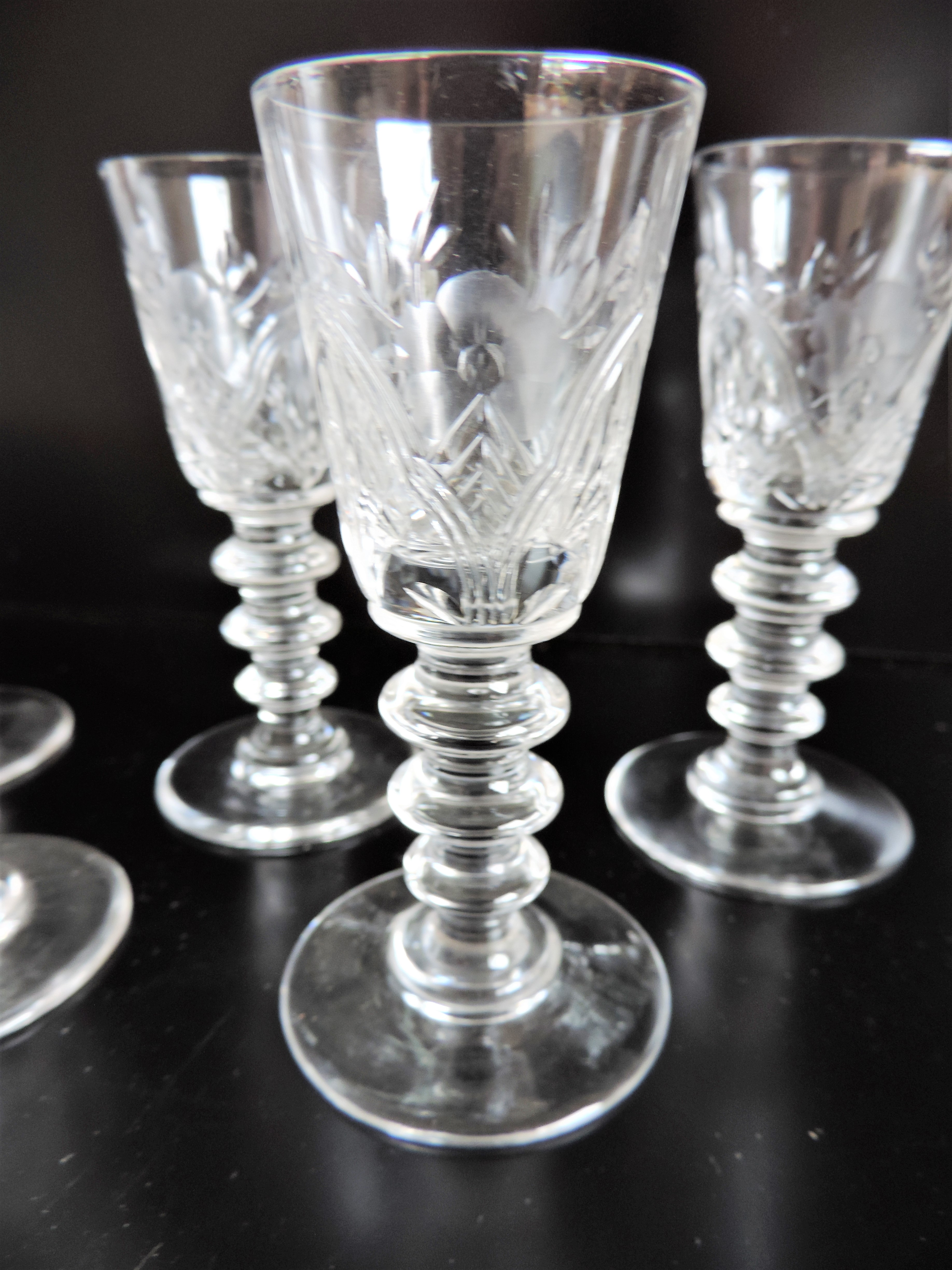 Set 5 Antique Edwardian Etched Sherry/Port/Liqueur Glasses. A beautiful set of 5 Edwardian glasses - Image 3 of 6