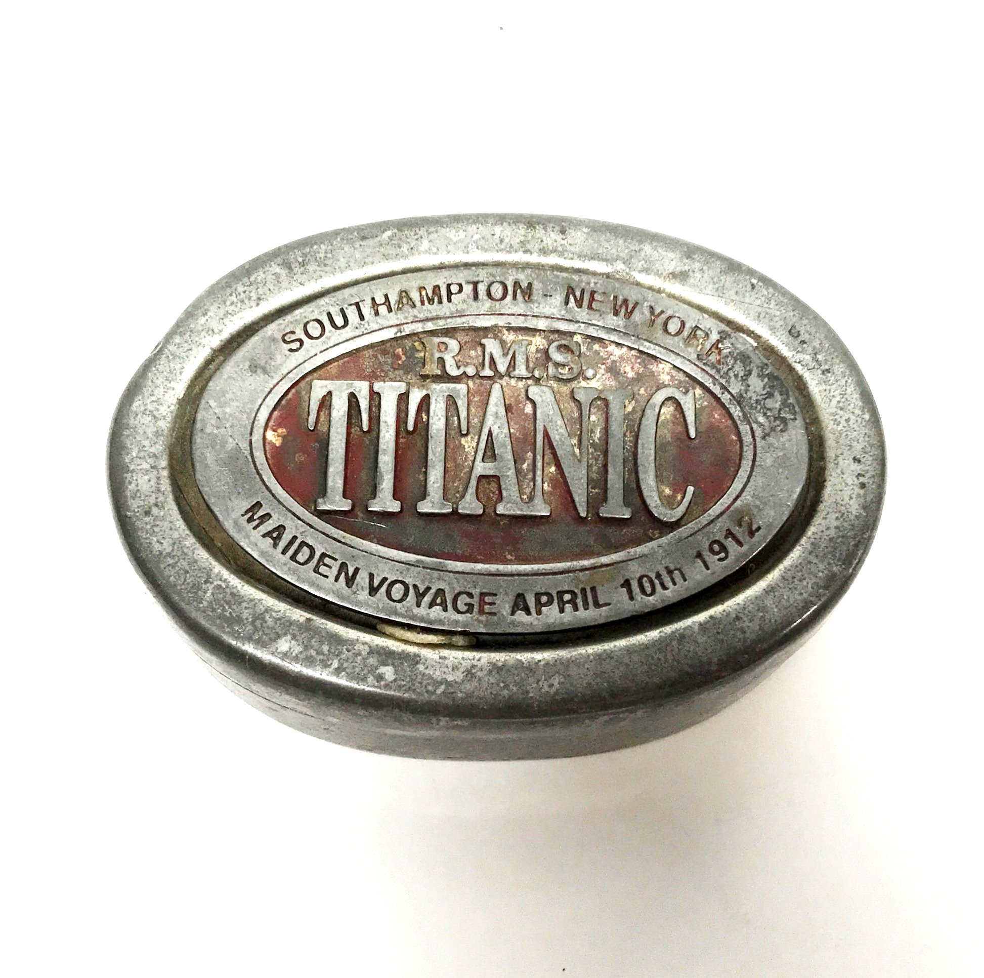 A rare English pewter box commemorating the maiden voyage of the RMS Titanic on April 10th 1912, - Bild 2 aus 4