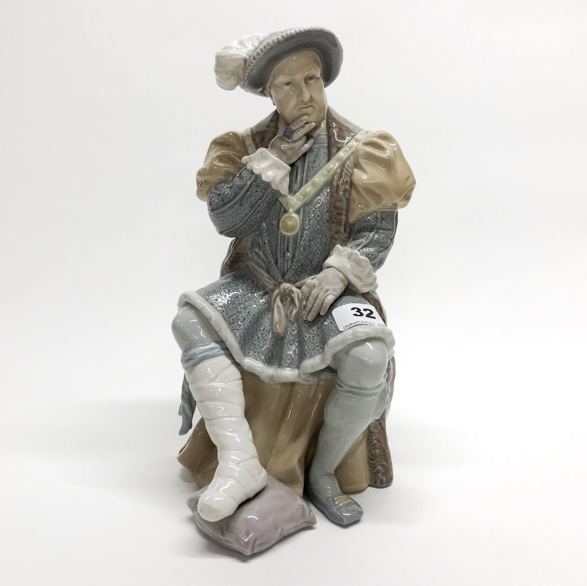 A large signed Lladro porcelain figurine of King Henry VIII, H. 32cm.