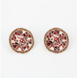 A pair of 925 silver and enamel frog earrings surrounded by garnets, dia. 2.6cm.