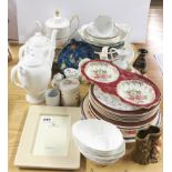 A quantity of mixed porcelain items.