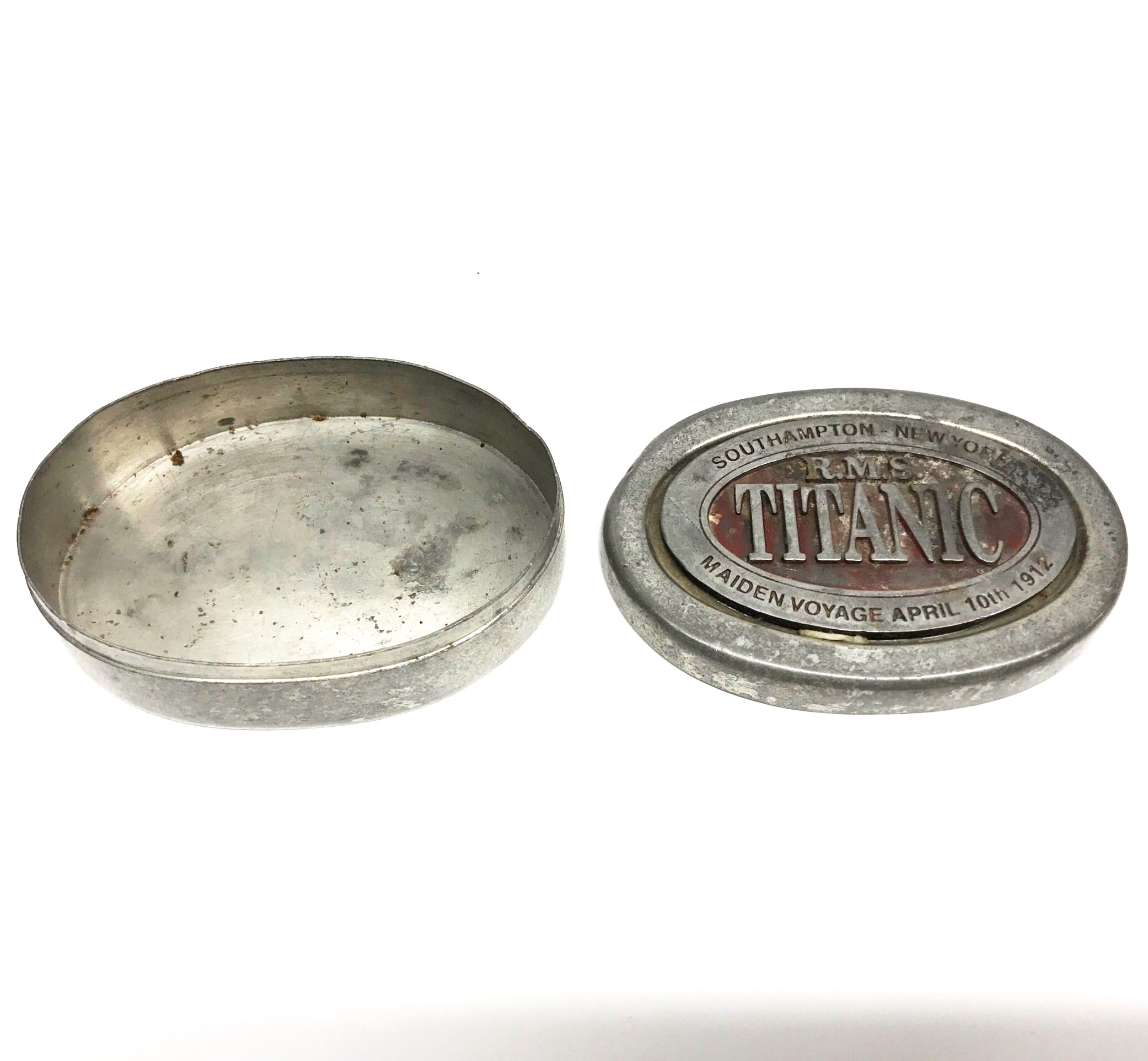 A rare English pewter box commemorating the maiden voyage of the RMS Titanic on April 10th 1912, - Bild 3 aus 4