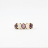 A hallmarked 9ct yellow gold ring set with oval cut amethysts and cabochon cut opals, (O).