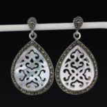 A pair of 925 silver drop earrings set with carved mother of pearl and marchasite, L. 4.5cm.