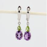 A pair of 925 silver drop earrings set with an oval cut amethyst amd pear cut peridot, L. 3.5cm.