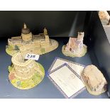 Four Lilliput lane figure including St Pauls Cathedral and Windsor castle.