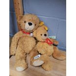 Two Steiff bears, largest 36cm.