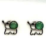 A pair of 925 silver elephant shaped earrings set with emeralds and sapphire set eyes, L. 1.4cm.