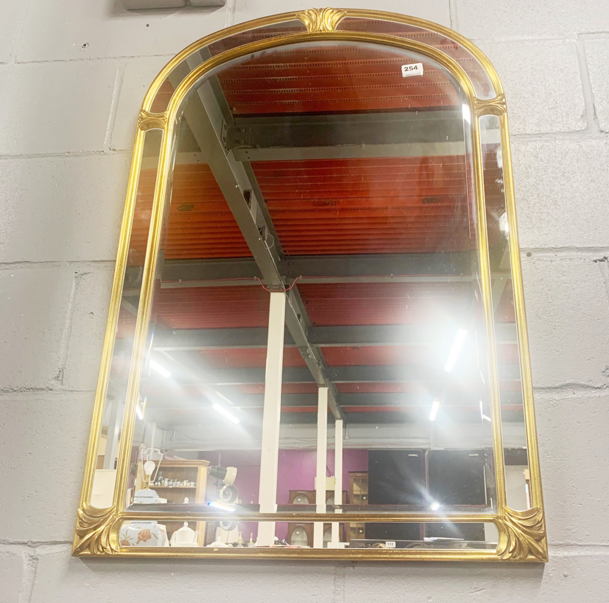 A gilt framed mirror, 67 x 97cm.