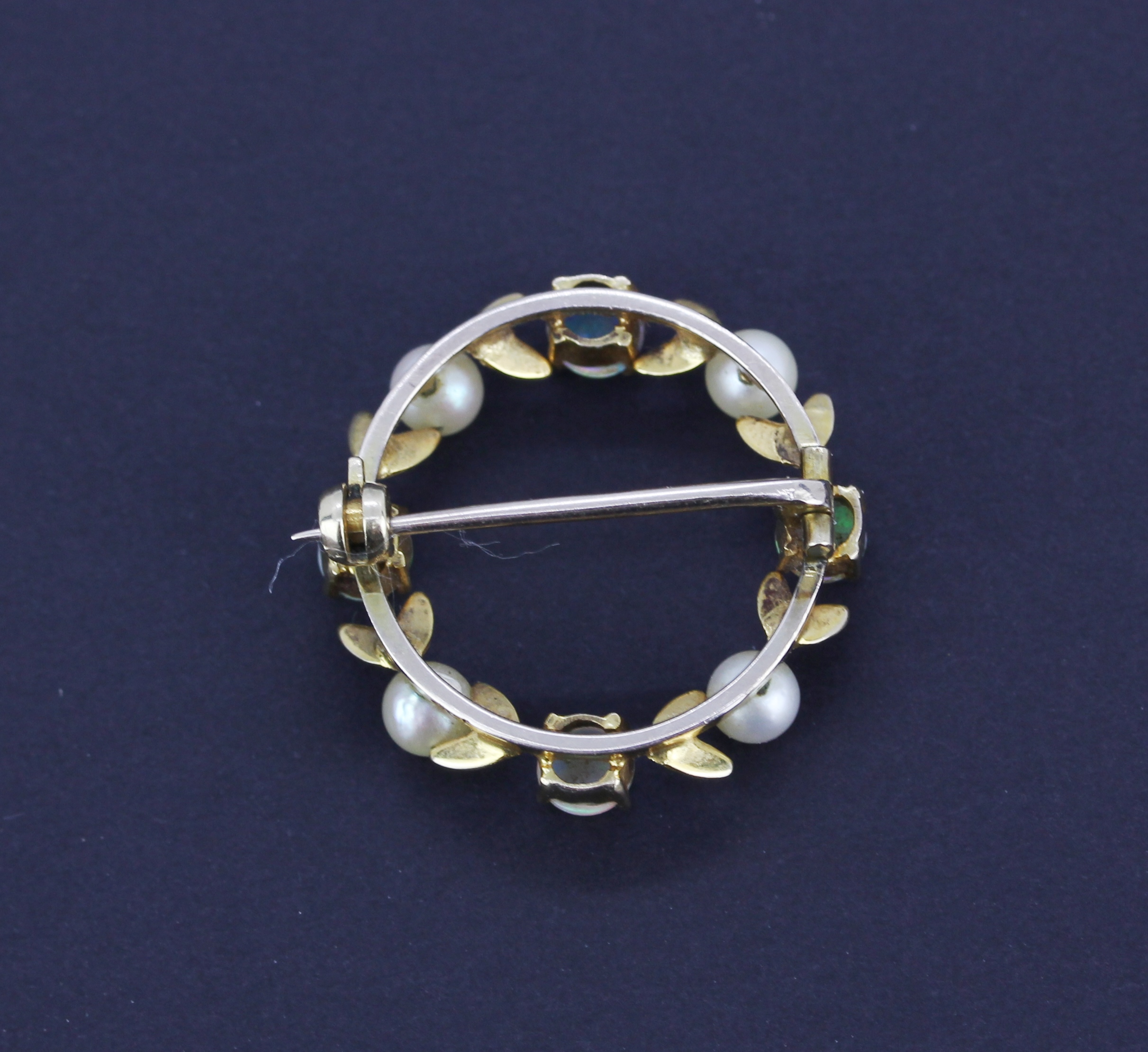 A 9ct yellow gold brooch set with round cabochon cut opals and pearls, dia. 2.5cm. - Image 2 of 2