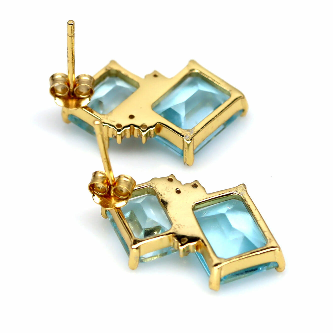 A pair of gold on 925 silver earrings set with baguette cut blue topaz, L. 2cm. - Image 3 of 3