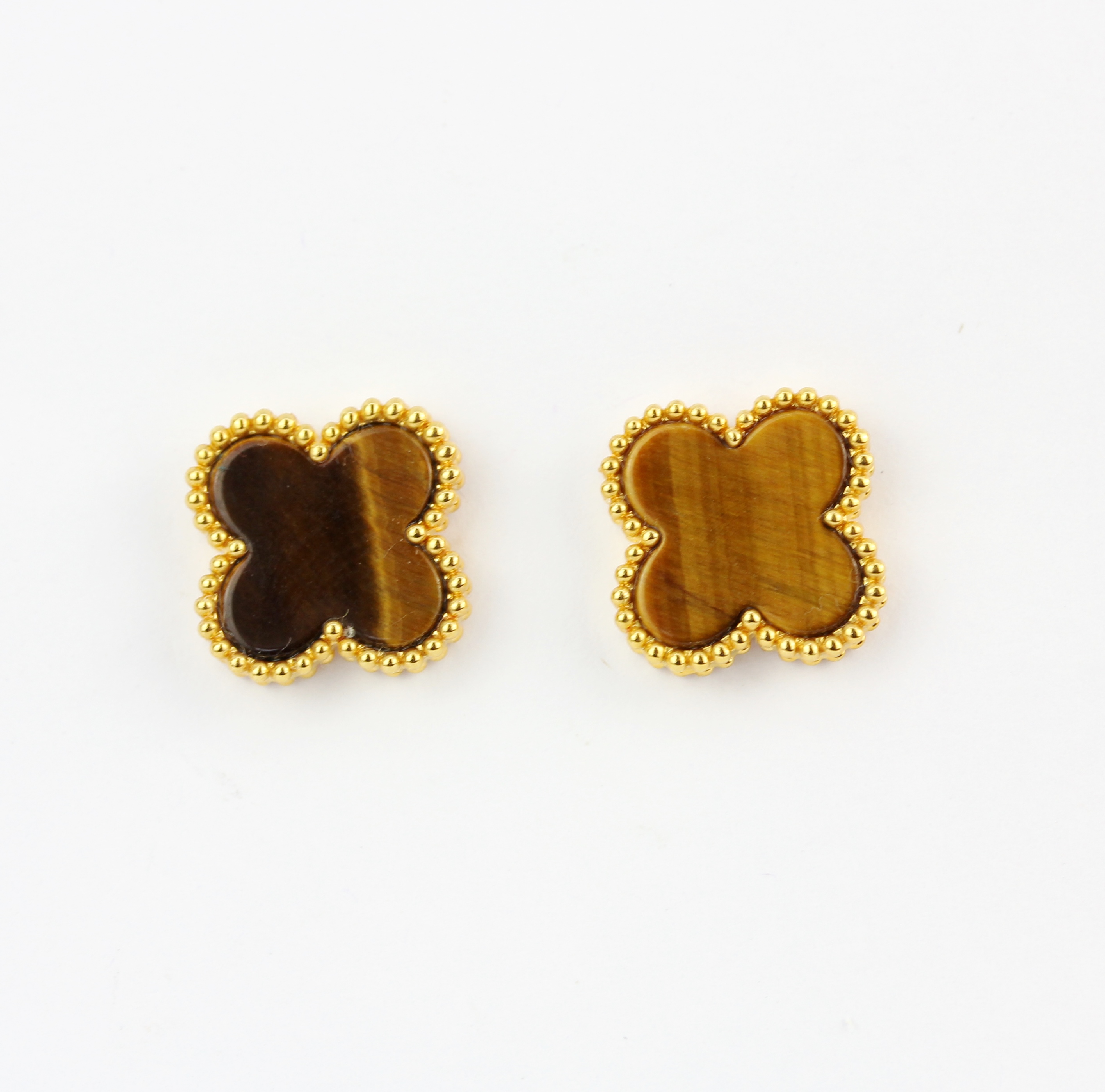 A pair of 18ct yellow gold clover shaped stud earrings set with tiger's eye, 1.5cm. - Image 2 of 2
