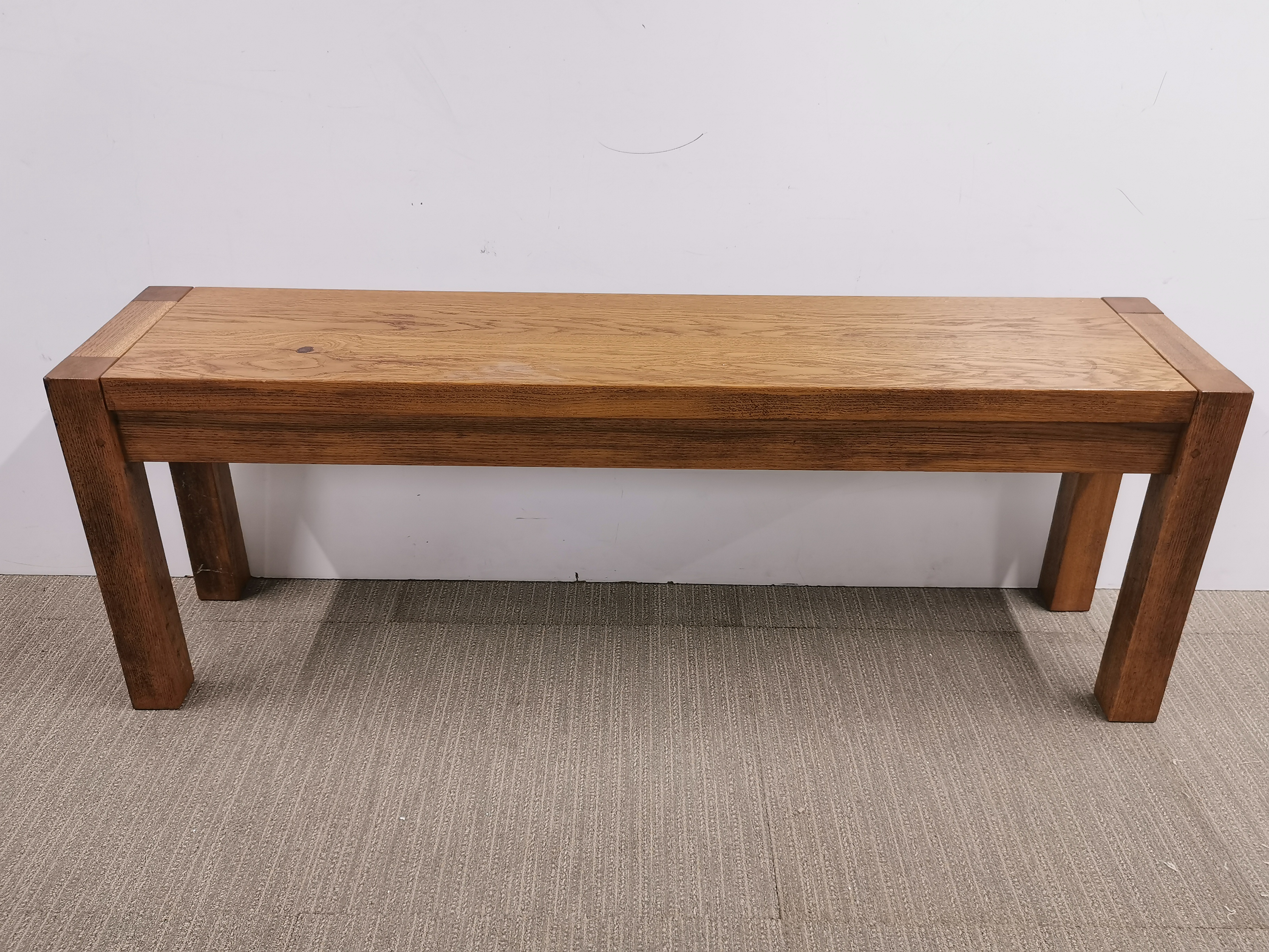 A heavy oak coffee table, 130 x 29 x 46cm.