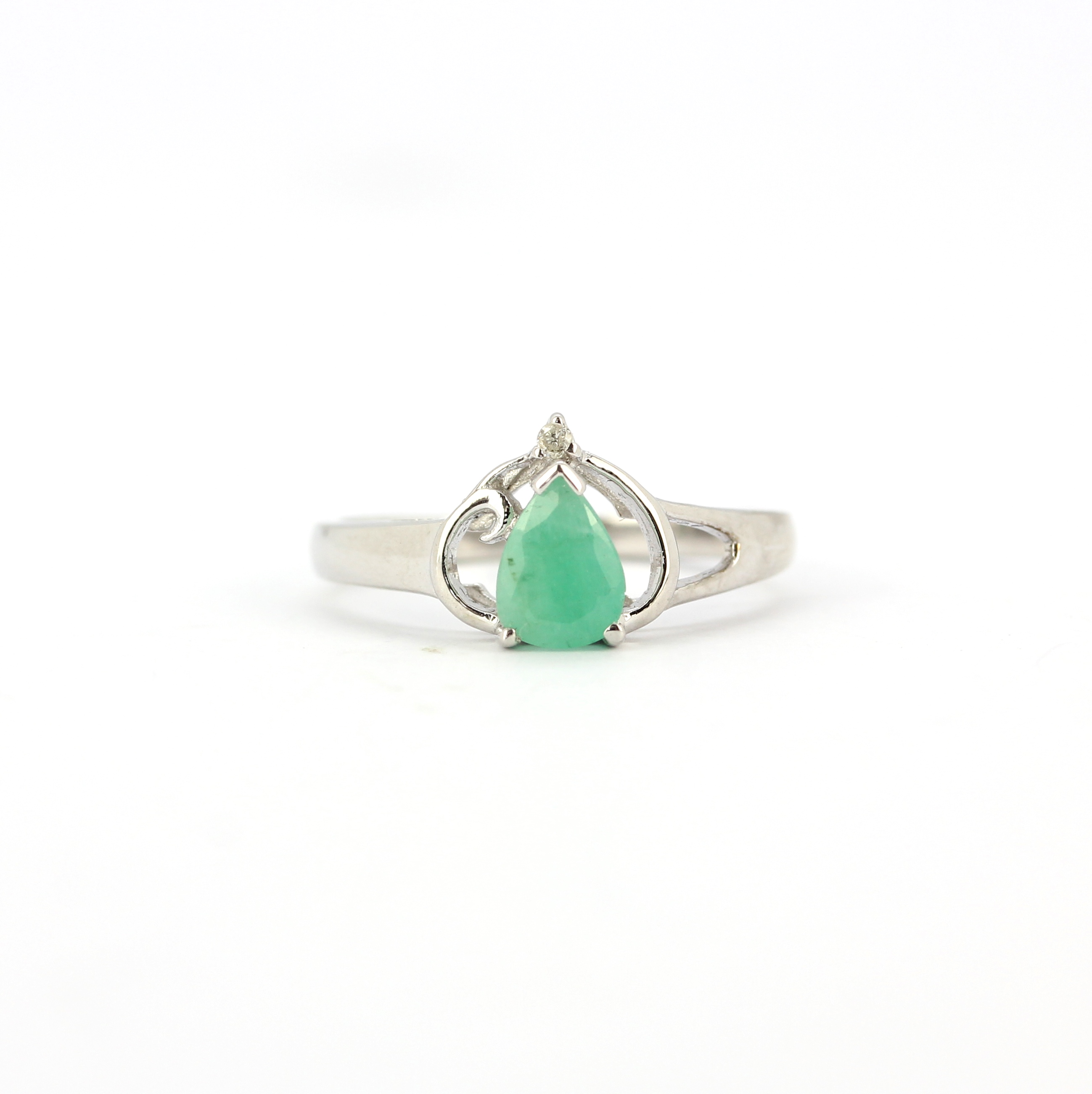 A hallmarked 9ct white gold ring set with jade? and a diamond, (N).