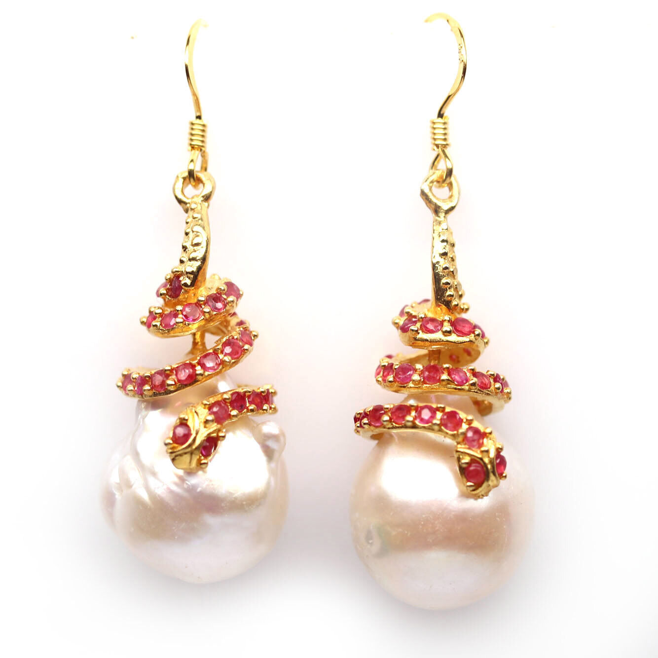 A pair of gold on 925 silver drop earrings set with baroque pearls and rubies, L. 4.7cm.