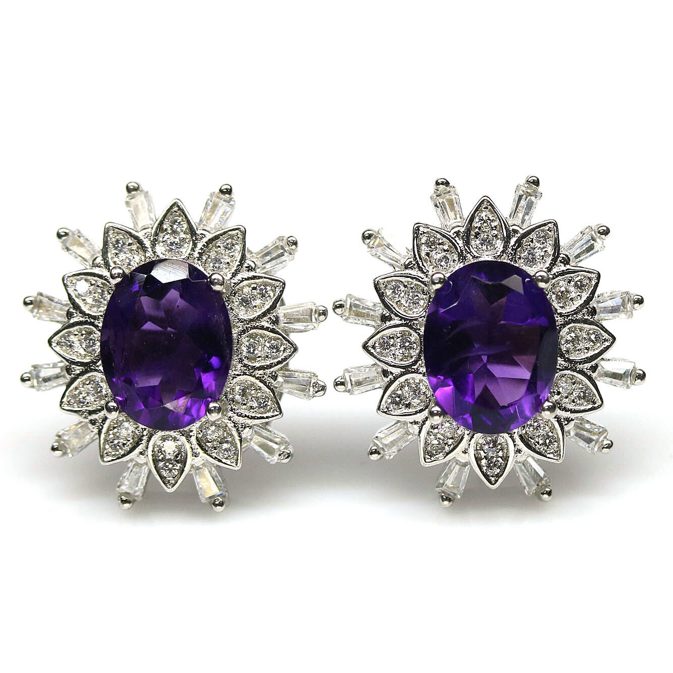 A pair of 925 silver cluster earrings set with oval cut amethysts and white stones, L. 1.7cm.