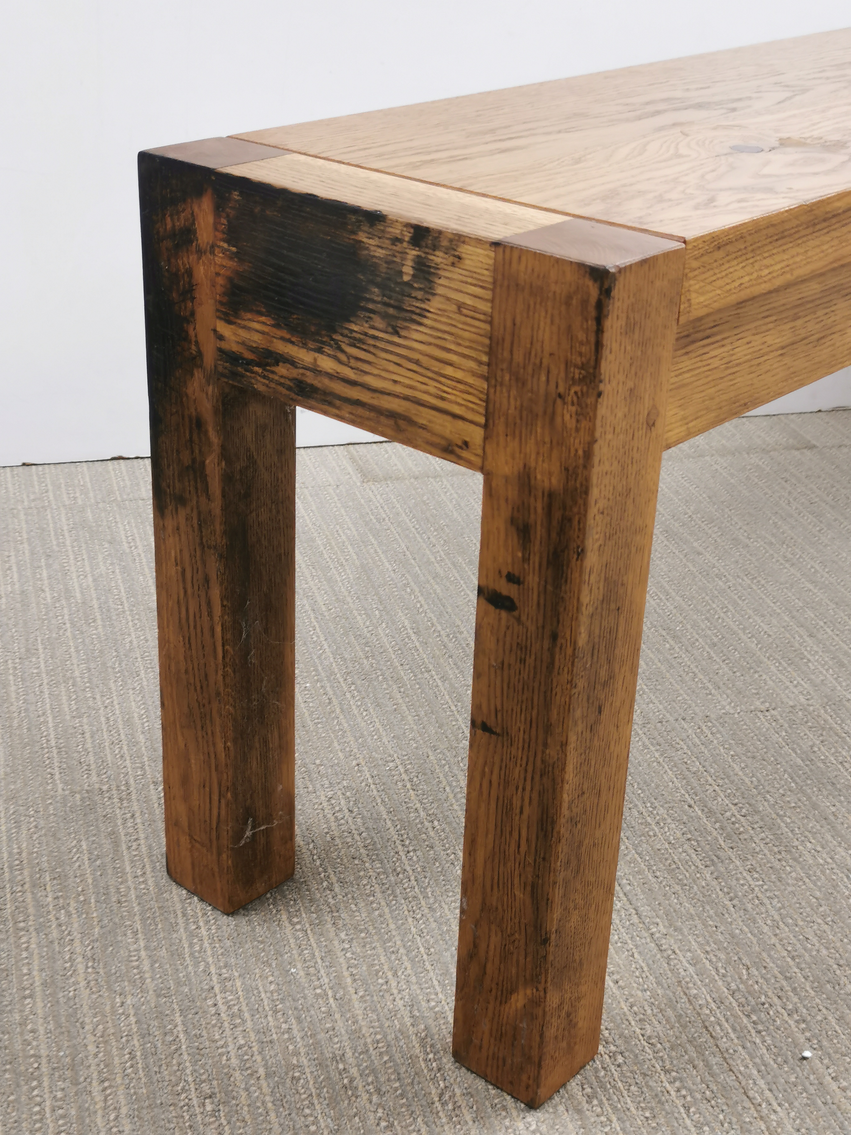 A heavy oak coffee table, 130 x 29 x 46cm. - Image 3 of 3