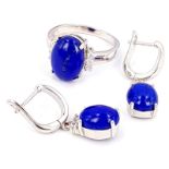 A suite of matching 925 silver pair of earrings and ring, set with lapis lazuli, L. 2.7cm.