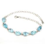 A 925 silver bracelet set with pear cut blue topaz, L. 19cm.