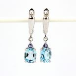 A pair of 925 silver drop earrings set with cushion cut blue topaz and sapphires, L. 2.5cm.