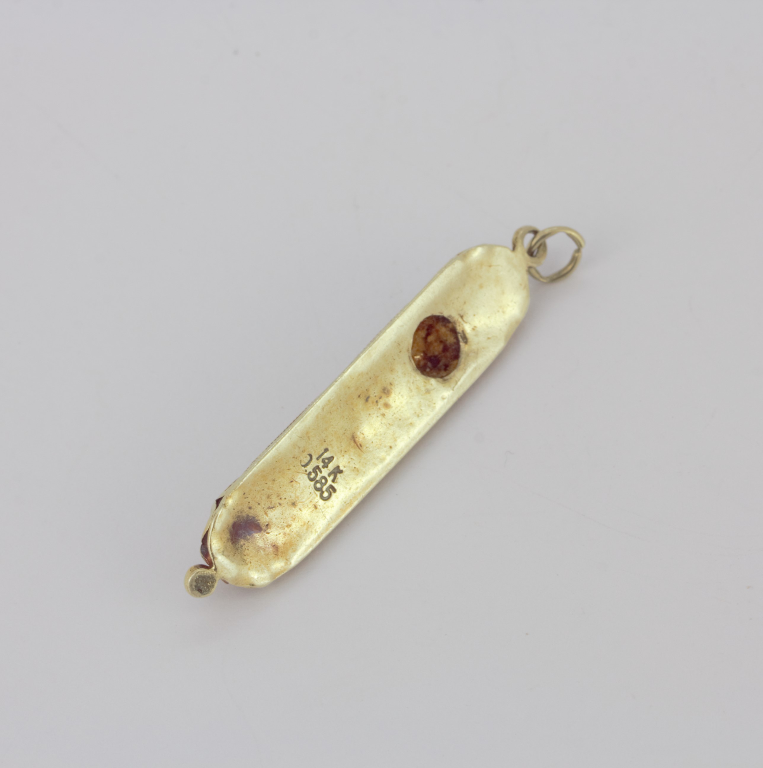 A 14ct yellow gold (stamped 585 and 14ct) filigree pendant set with turquoise and a red stone, L. - Image 2 of 2