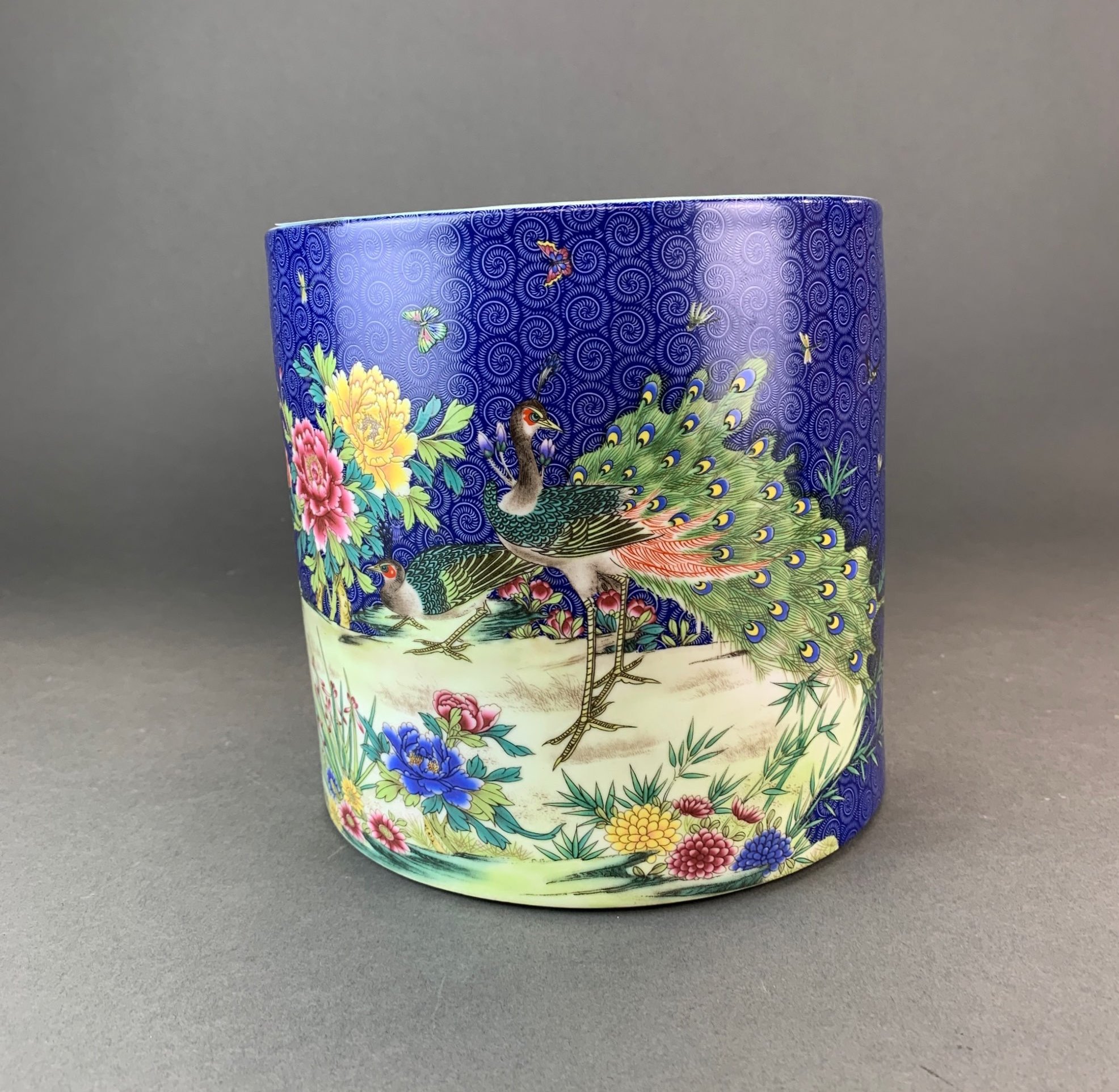 A fine Chinese hand enamelled and sgraffito decorated porcelain brush pot, H. 19cm. - Image 2 of 4