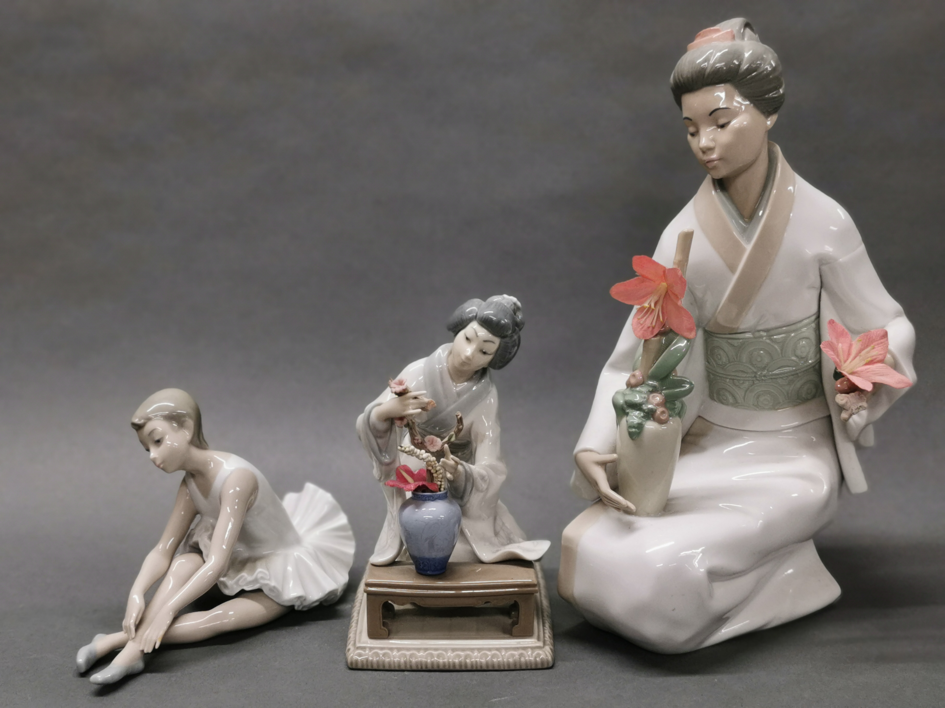 A Lladro figure of a Geisha with a vase of flowers, H. 19cm, together with a large Nao porcelain - Image 2 of 3