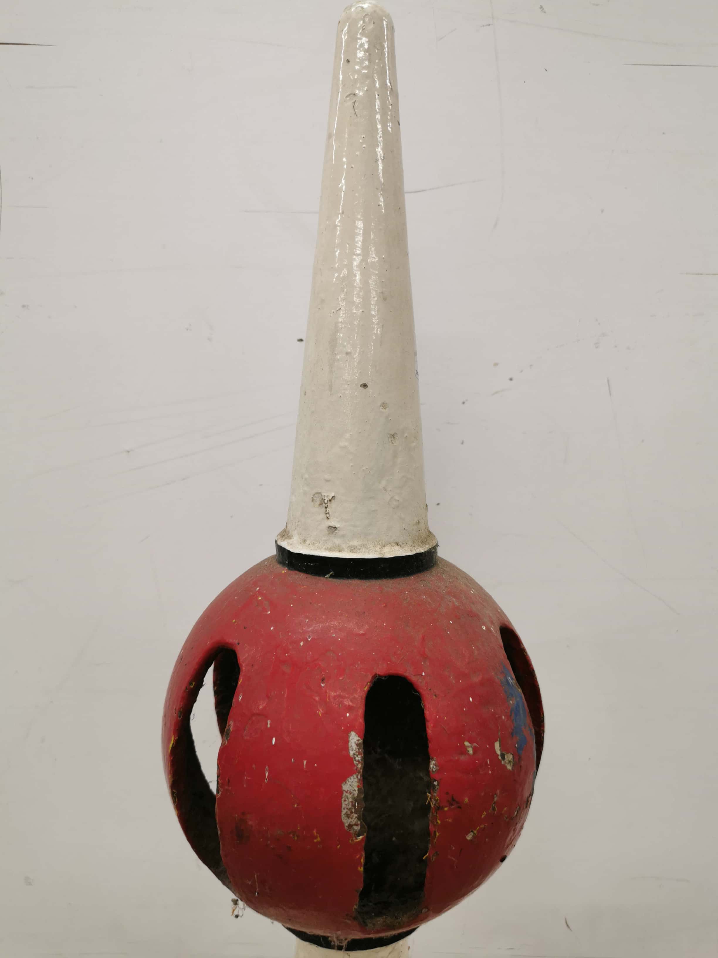 A painted cast iron railway item, H. 60cm. - Image 4 of 4