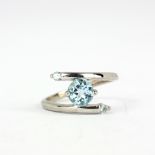 A 925 silver crossover ring set with round cut blue topaz, (P).