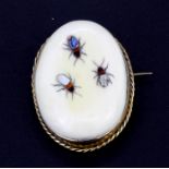 An early 9ct yellow gold (stamped 9ct) bone brooch inset with mother of pearl, L. 4cm.