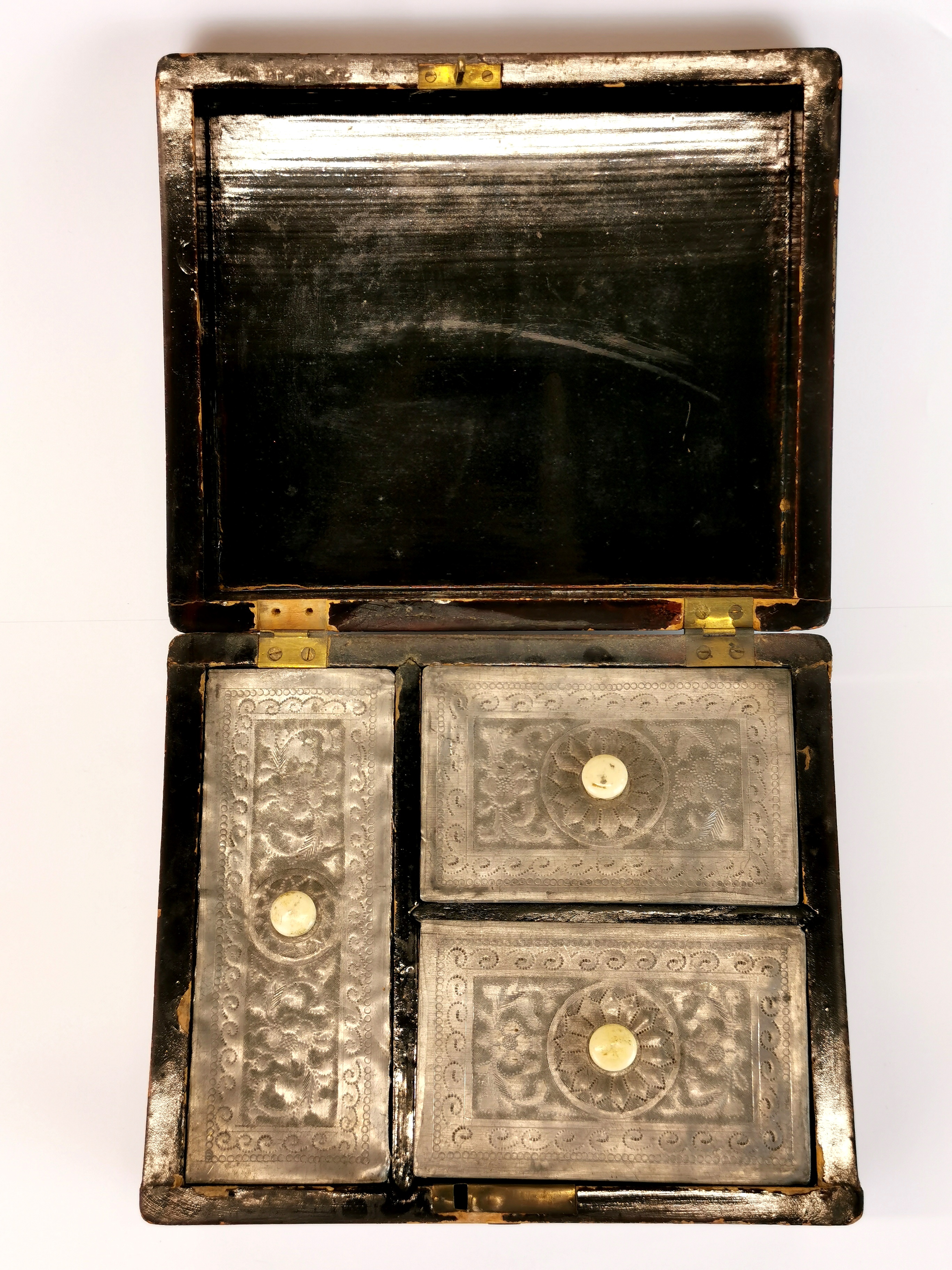 A 19th century Chinese lacquered wood and pewter tea box, 21 x 17 x 13cm. - Image 3 of 4