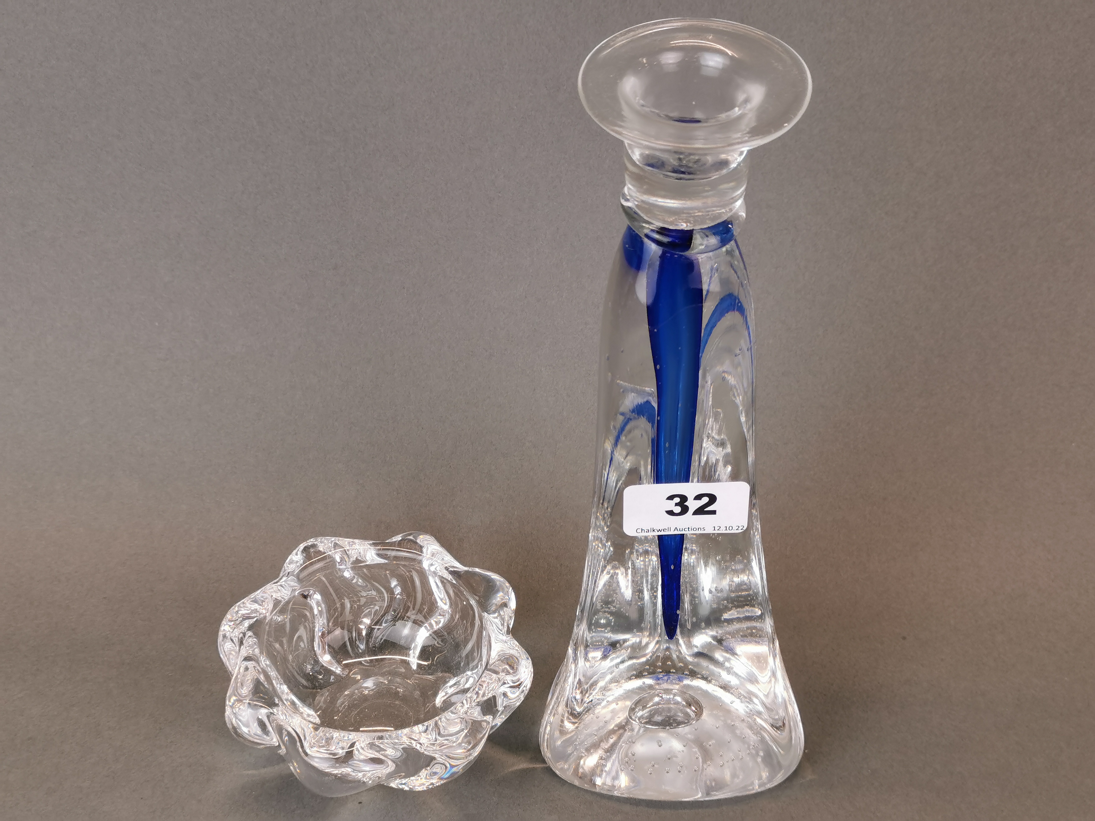 An Adam Jablonski Polish art glass candlestick, H. 26cm. Together with a signed Daum crystal bowl. - Image 2 of 4