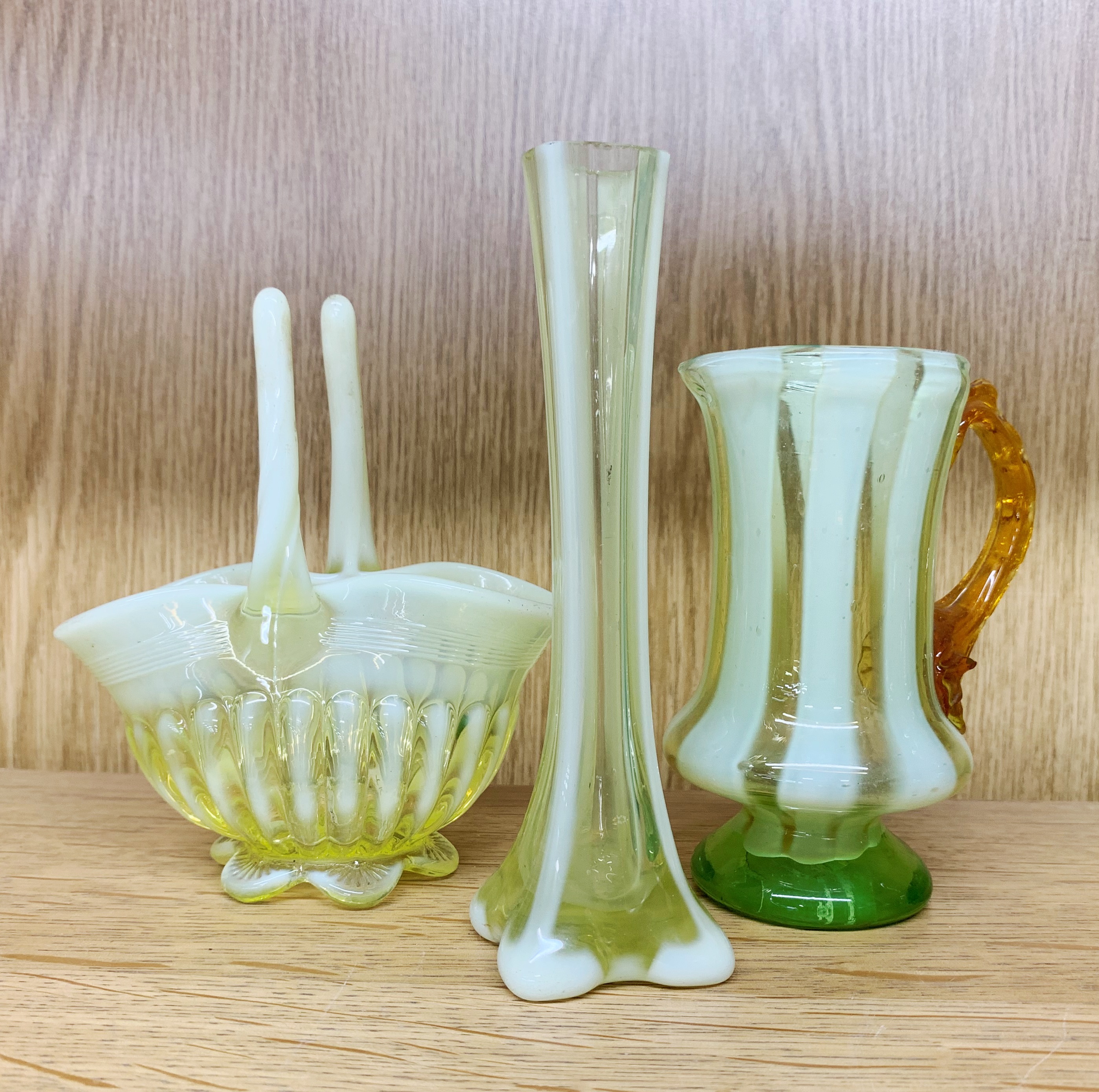 A good group of 19th and early 20th century green glassware, tallest 21cm. - Image 3 of 4