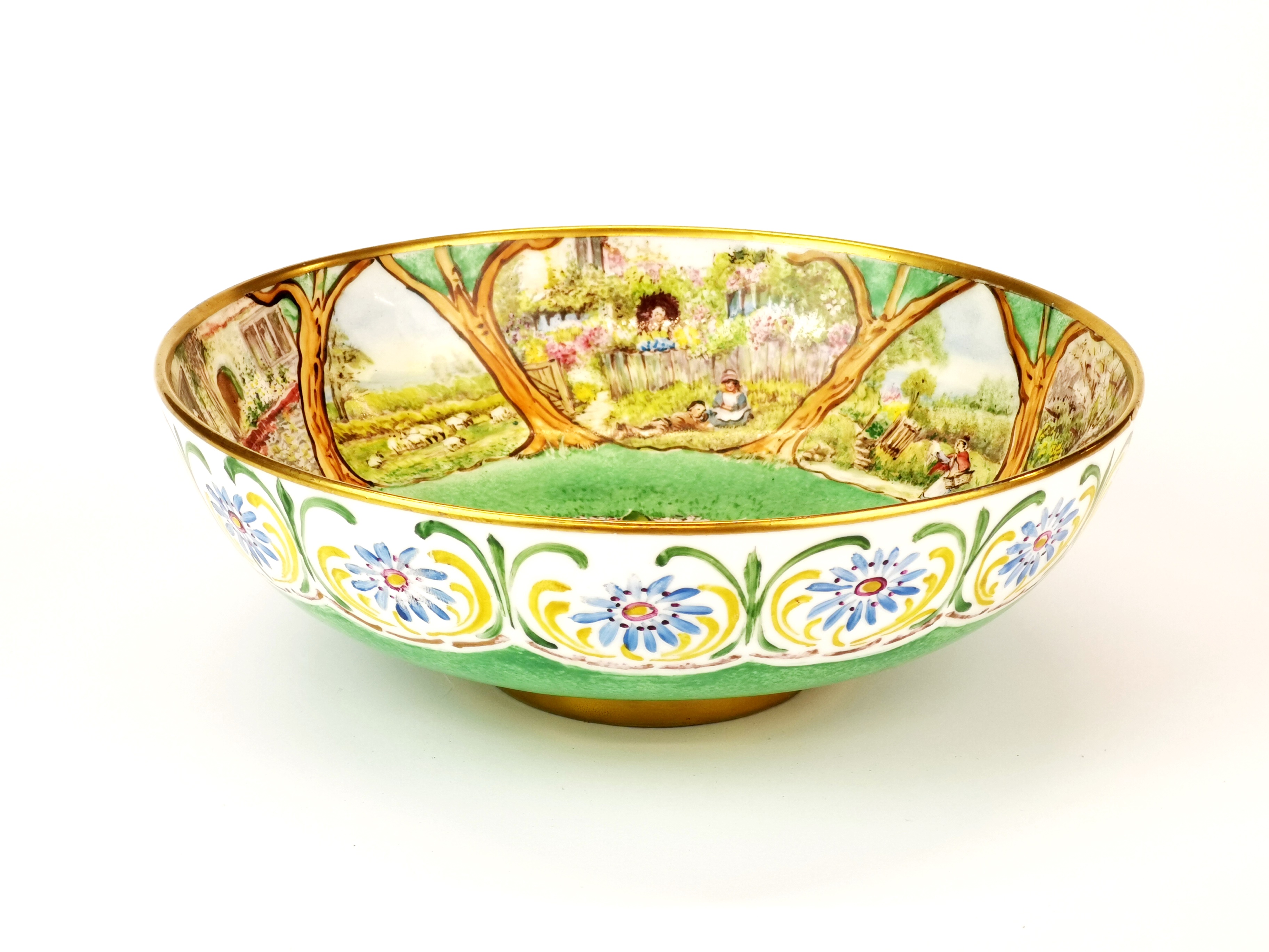 A fine Royal Doulton hand painted porcelain bowl, Dia. 18cm. D. 6cm.