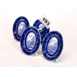 A set of four free standing miniature willow pattern porcelain plate place markers, H. 6cm.