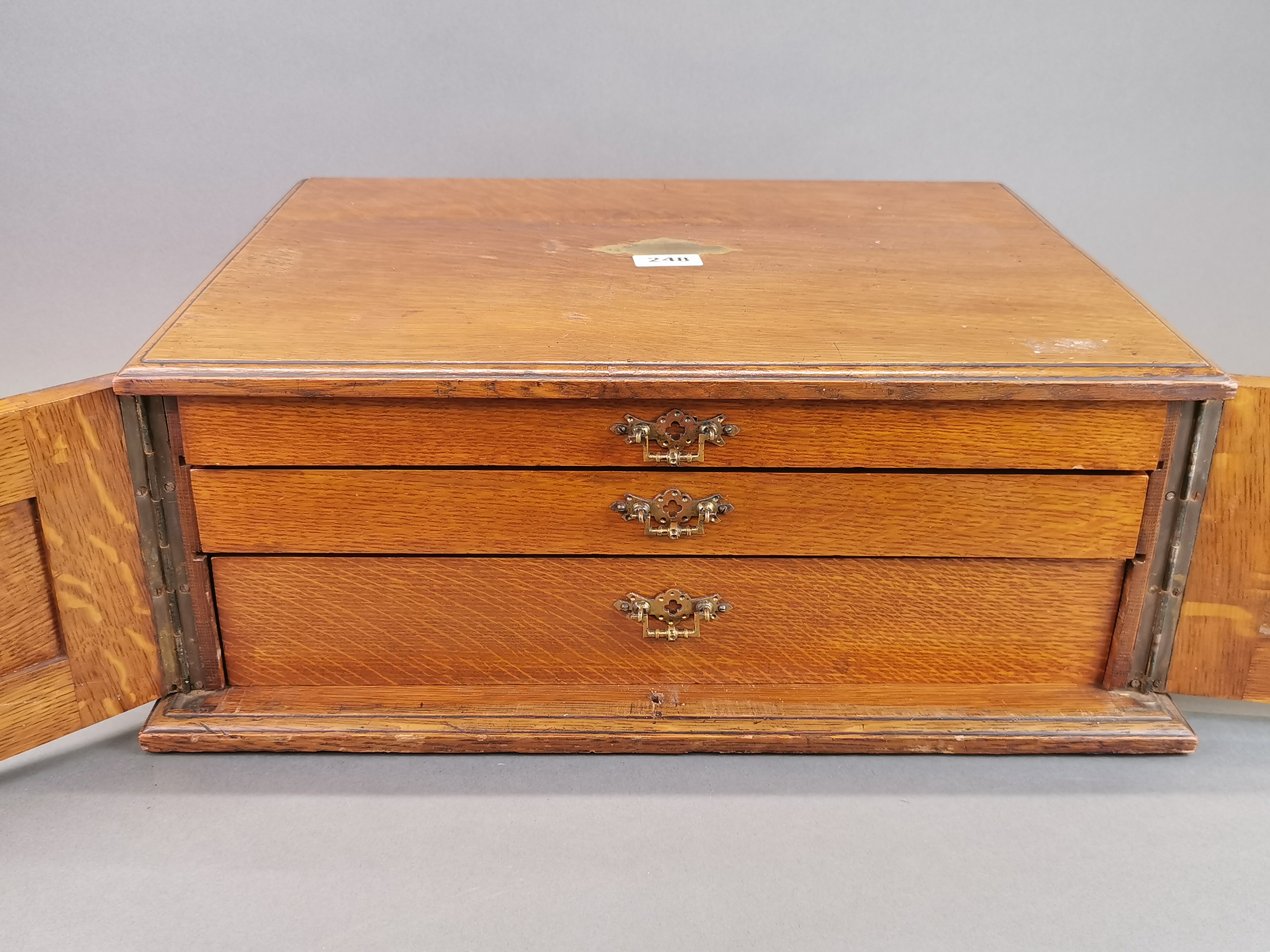 An extensive oak cased silver plated cutlery set with some non matching pieces, case size 51 x 42 - Image 5 of 5