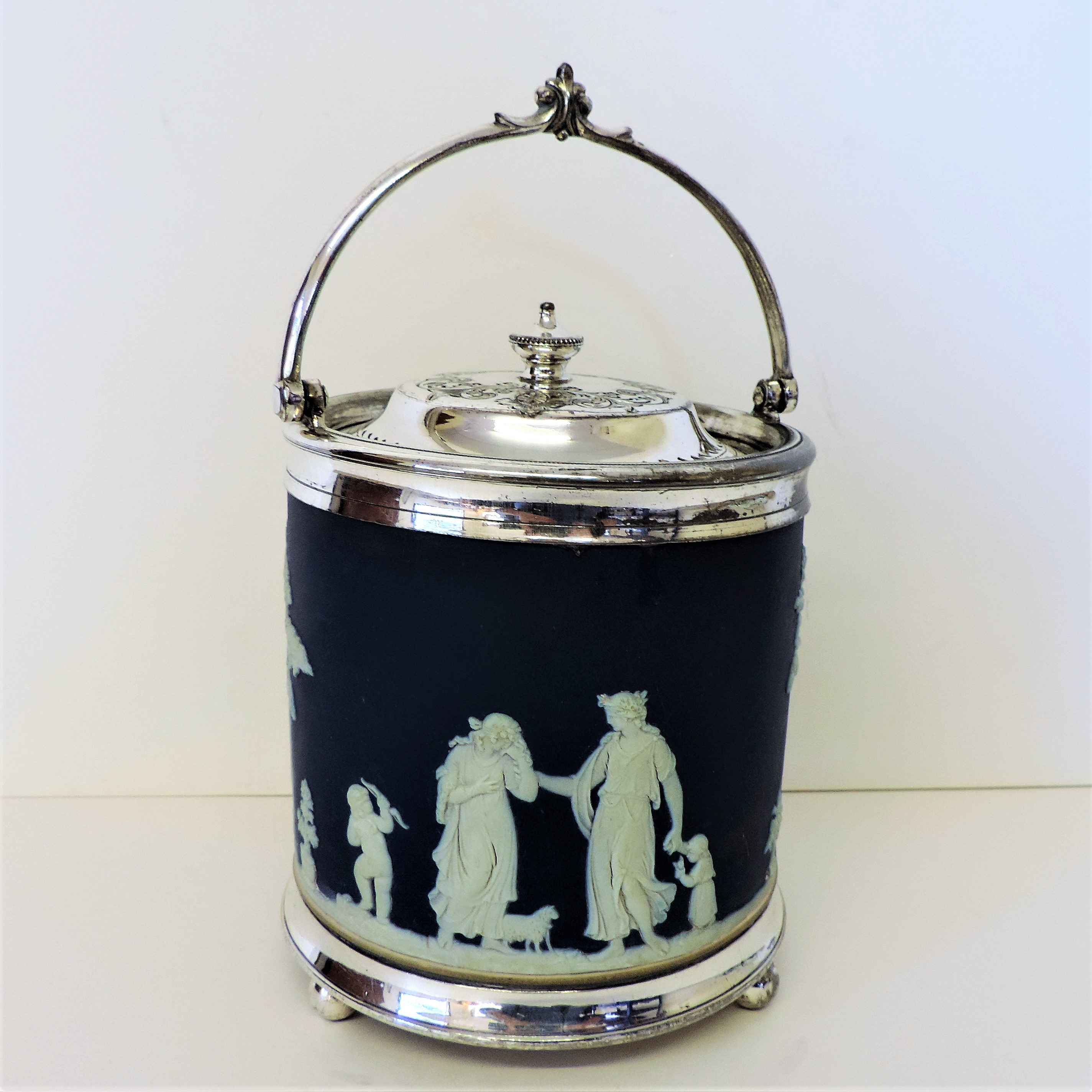 Antique Wedgwood Silver Plate Jasper Ware Ice Bucket c. 1890's. A dark blue Wedgwood footed ice - Image 3 of 11