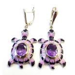 A pair of 925 silver turtle shaped rop earrings set with amethysts, L. 3.5cm.