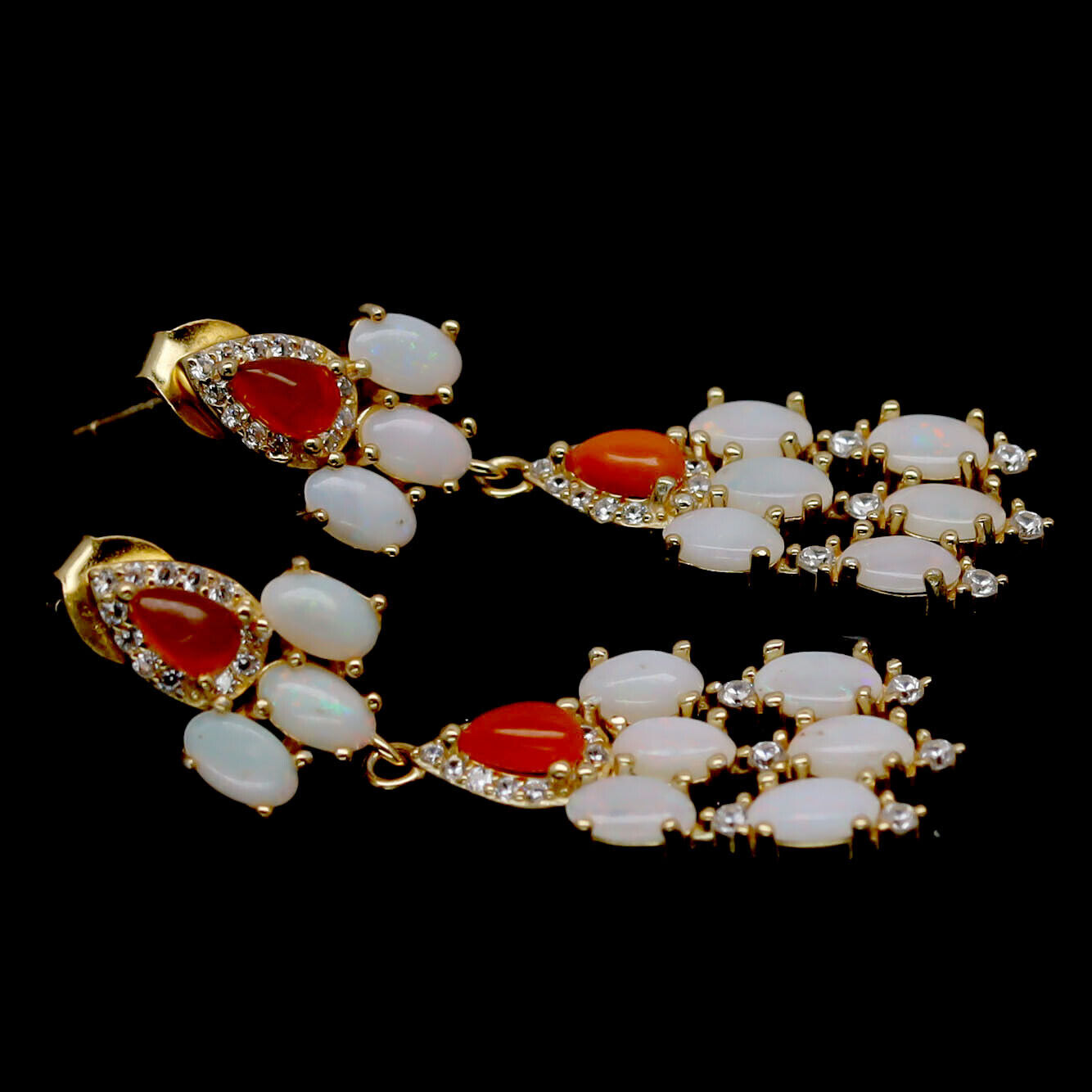 A pair of gold on 925 silver drop earrings set with cabochon cut opal and fire opal, L. 3.8cm. - Image 2 of 3