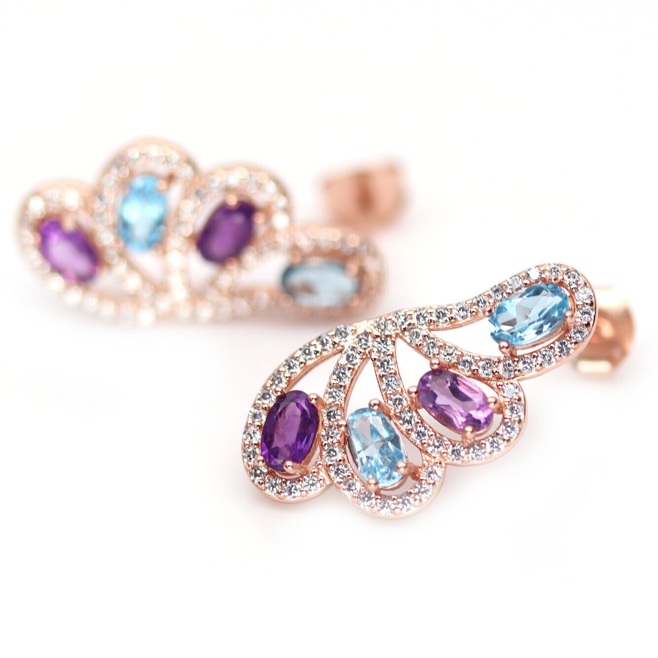 A pair of rose gold on 925 silver earrings set with oval cut blue topaz and amethysts, L. 2.3cm.