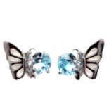 A pair of 925 silver butterly shaped earrings set with round cut blue topaz, L. 1.5cm.