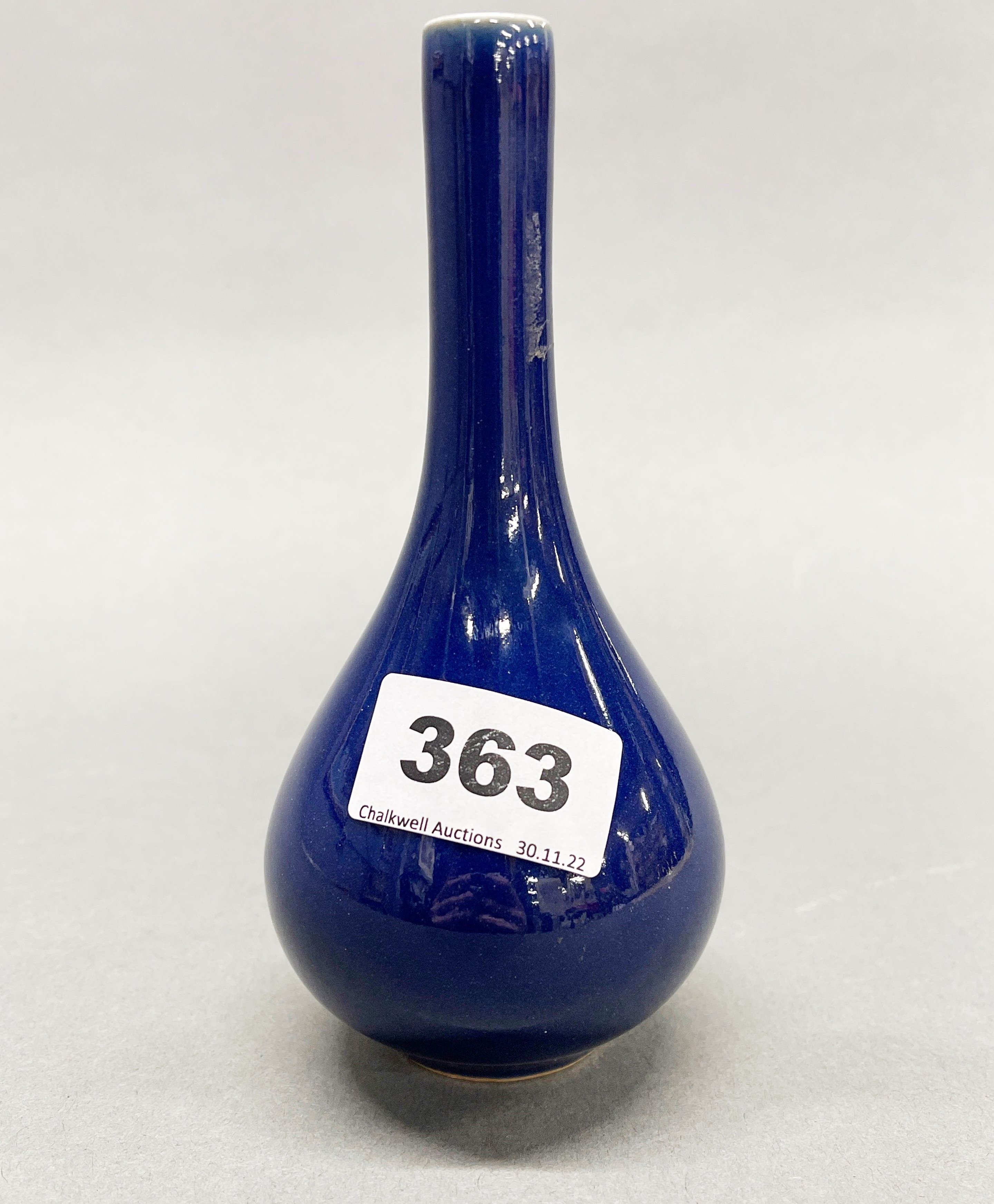 A small Chinese cobalt blue porcelain bud vase, H. 15cm. - Image 3 of 3