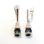 A pair of 925 silver drop earrings set with pear cut mystic topaz and white stones, L. 2.5cm.