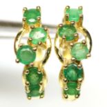 A pair of gold on 925 silver earrings set with round cut emeralds, L. 1.5cm.