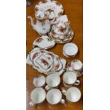 A quantity of Royal Albert Old Country Roses china items.