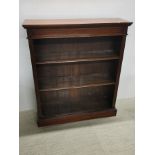 A two shelf mahogany bookcase, 106 x 91 x 28cm.